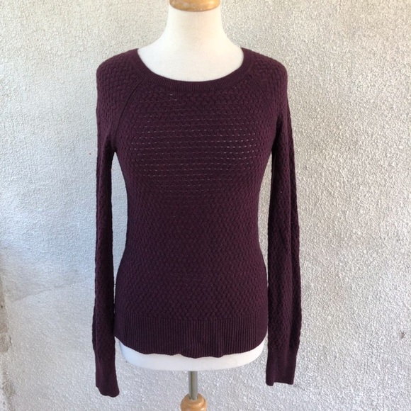 American Eagle Outfitters Tops - American eagle sweater